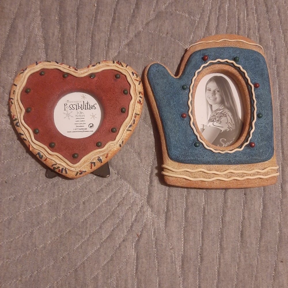 2 Conissurre Picture Frames